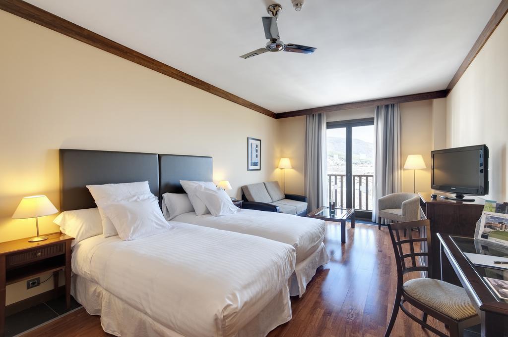 & Real Jaca Hotel 4*